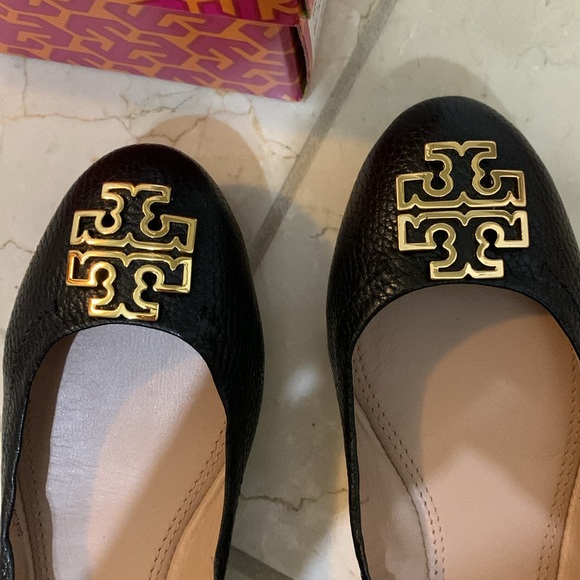 Brand new Tory Burch logo Black & Gold Melinda Ballet Flats Size 6.5 - Picture 4 of 8